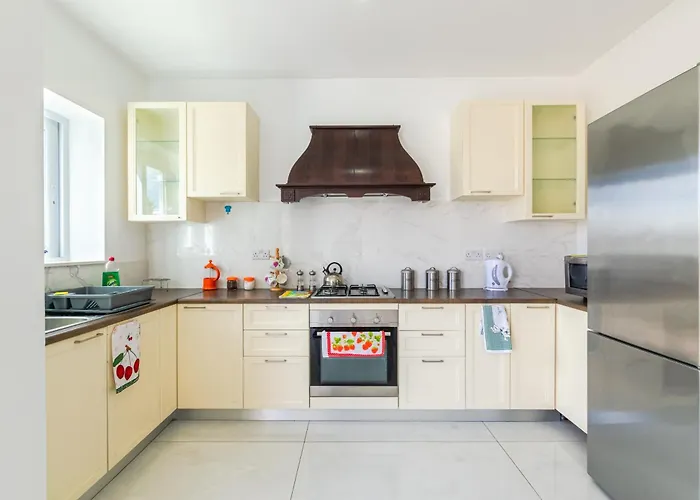 New Spacious Apartment 3 Bdr 2 Bth Bugibba S