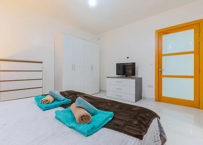 New Spacious Apartment 3 Bdr 2 Bth Bugibba S