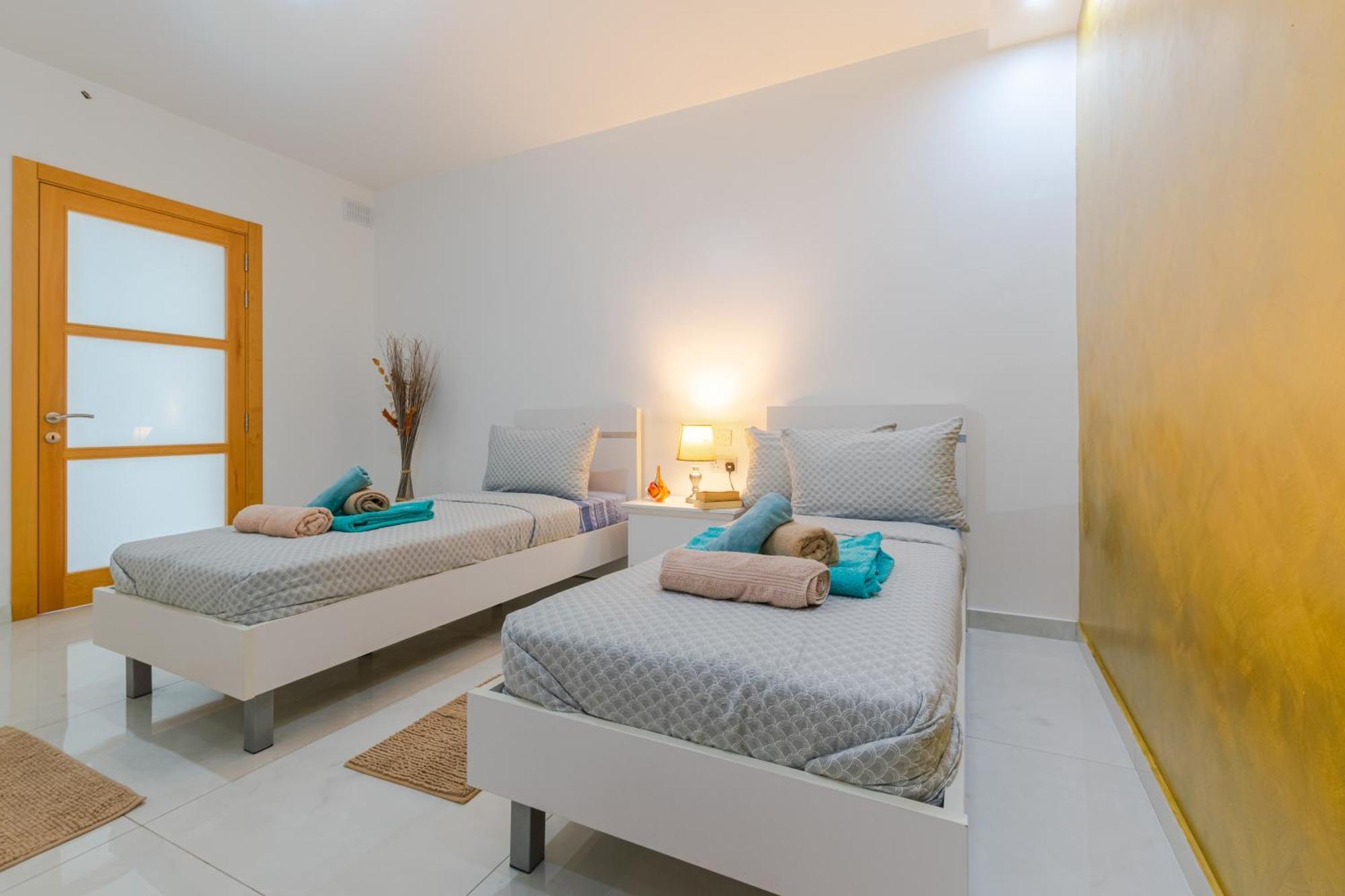 New Spacious 3 Bdr 2 Bth Bugibba S *