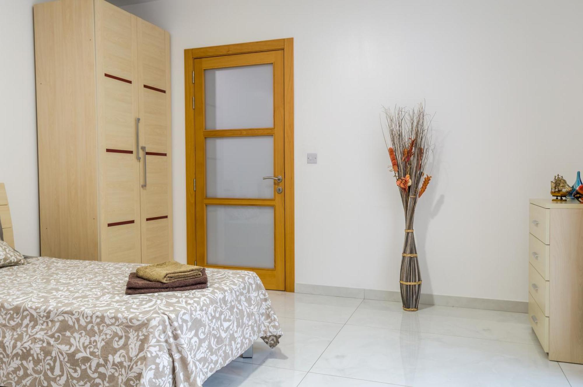 Apartment New Spacious 3 Bdr 2 Bth Bugibba S *