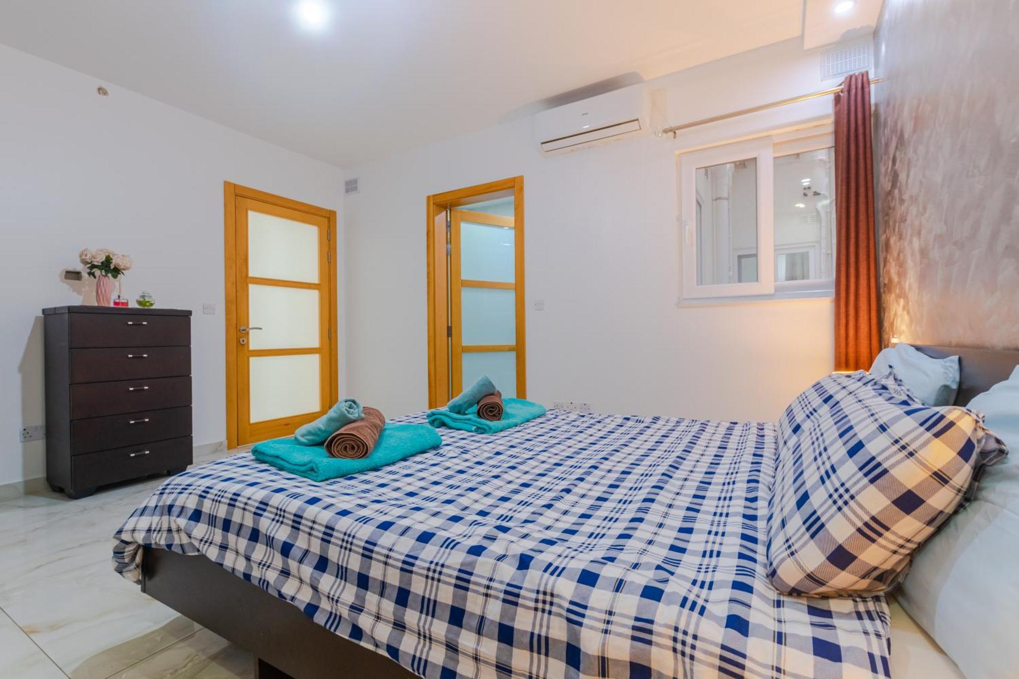 Apartment New Spacious 3 Bdr 2 Bth Bugibba S