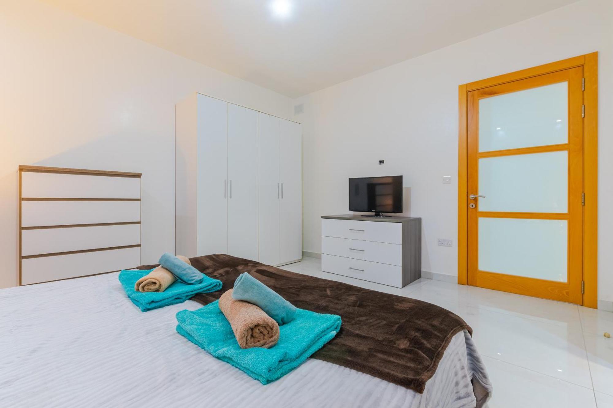 New Spacious 3 Bdr 2 Bth Bugibba S St. Paul's Bay