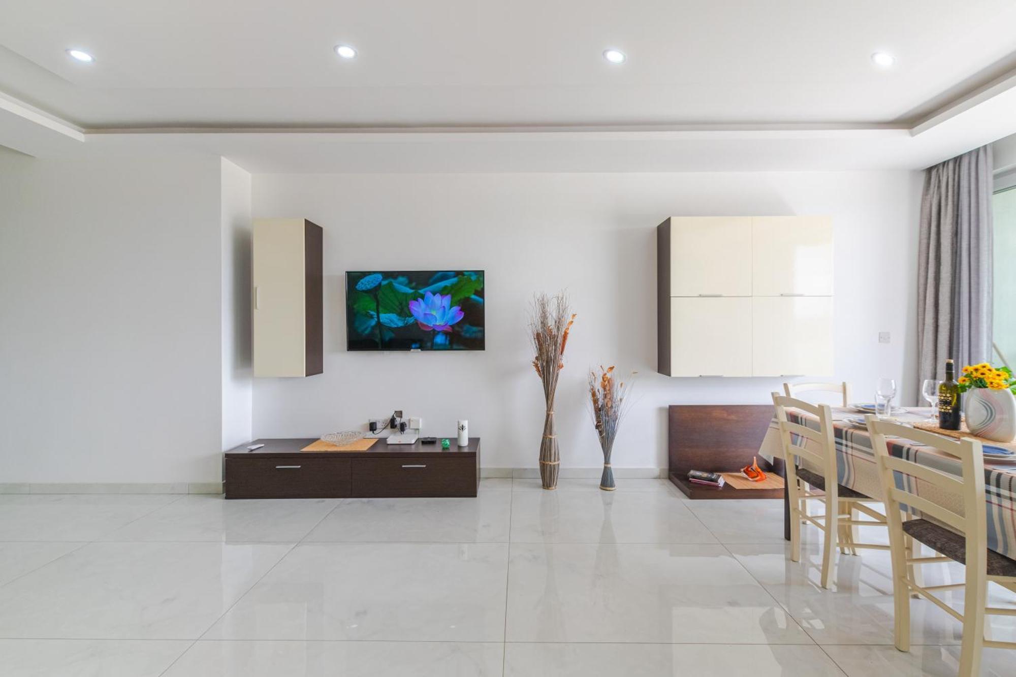 Apartment New Spacious 3 Bdr 2 Bth Bugibba S